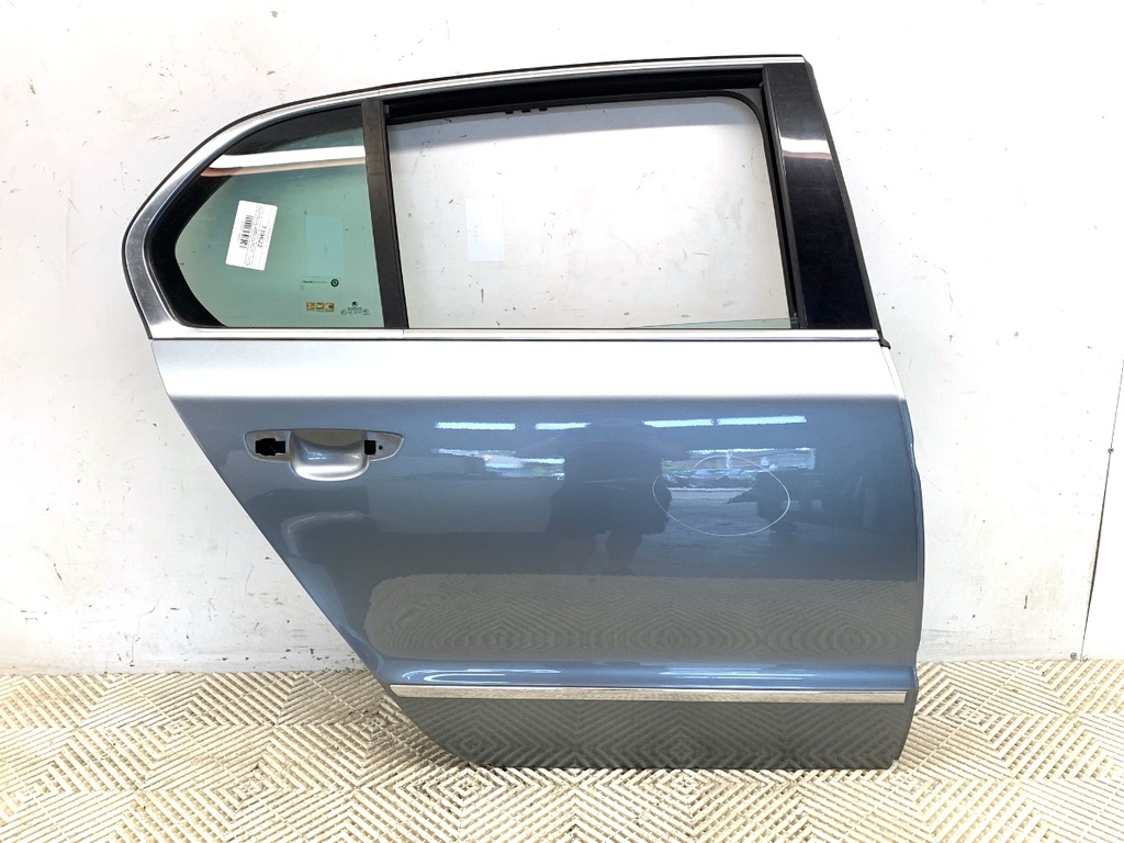 [STARK-739622] Puerta trasera derecha SKODA SUPERB II (3T4) 2008-2015 2.0 TDI