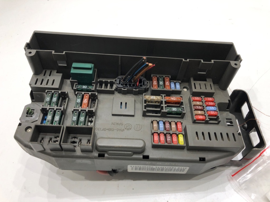 [STARK-831648] Caja de fusibles BMW X6 (E71, E72) 2007-2014