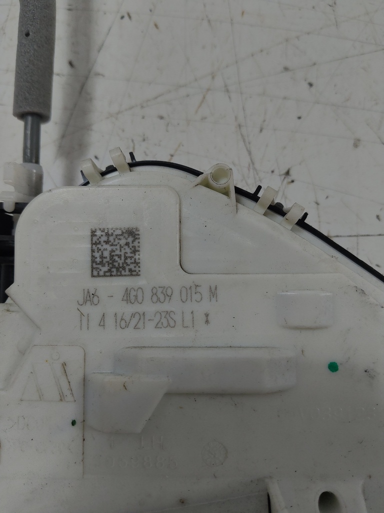 [MTD-537266] Cerradura de puerta Audi A4
