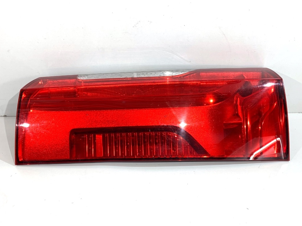 [STARK-880260] Piloto trasero izquierdo MERCEDES-BENZ eSPRINTER Skrzynia (B910) 2020-2022