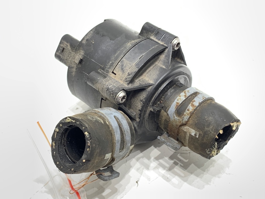 [STARK-735552] Bomba de agua adicional VW Golf VIII