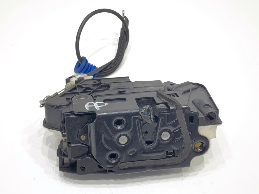[STARK-736438] Cerradura de puerta delantera derecha VW Passat CC