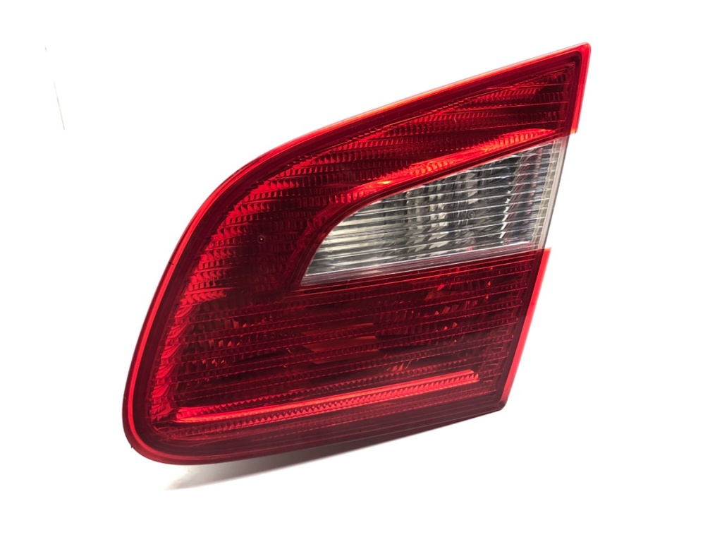 [STARK-739693] Piloto trasero derecho Skoda Superb II (3T4)