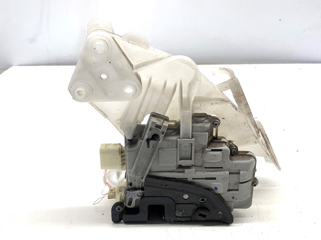 [STARK-741442] Cerradura de puerta trasera derecha VW Passat B7 Variant