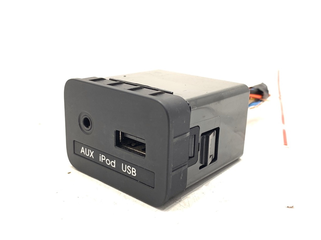[STARK-742639] Puerto USB KIA Sportage III (SL)