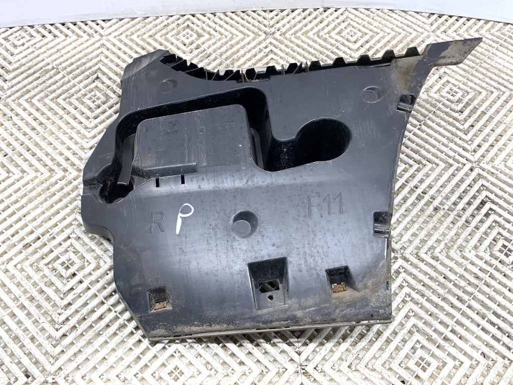 [STARK-743944] Guía de parachoques trasero derecho BMW 5 Touring (F11)