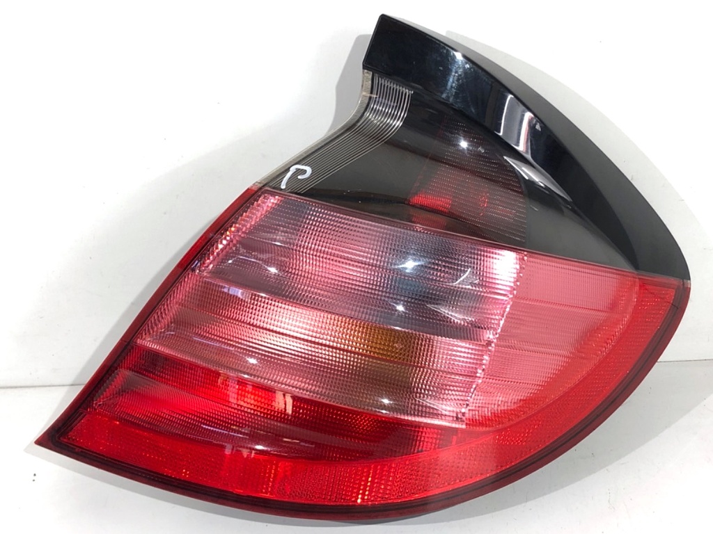 [STARK-764687] Piloto trasero derecho MERCEDES-BENZ KLASA C coupe