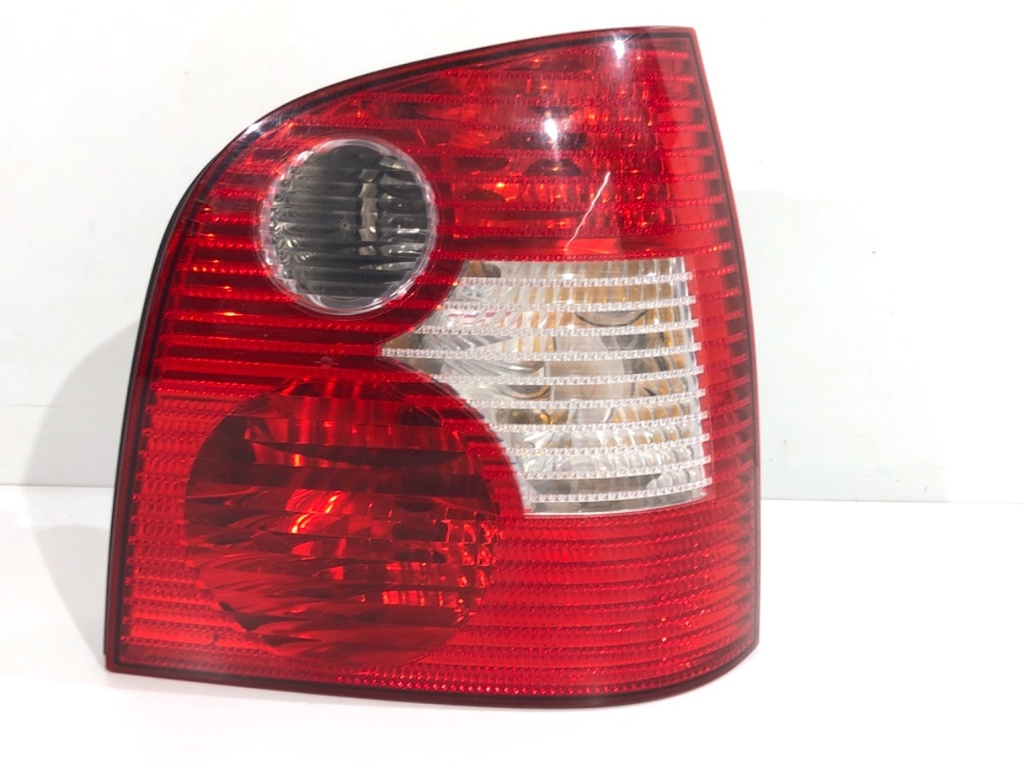 [STARK-784922] Piloto trasero derecho VW Polo