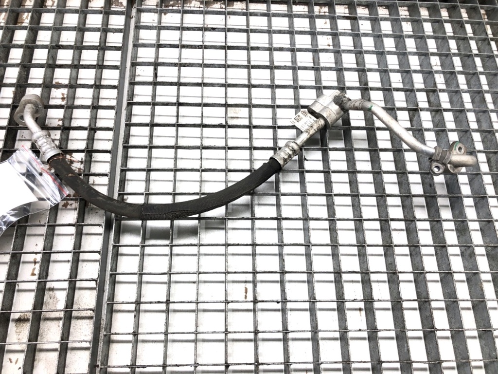 [STARK-809698] Tubo de aire acondicionado Audi A8 D5