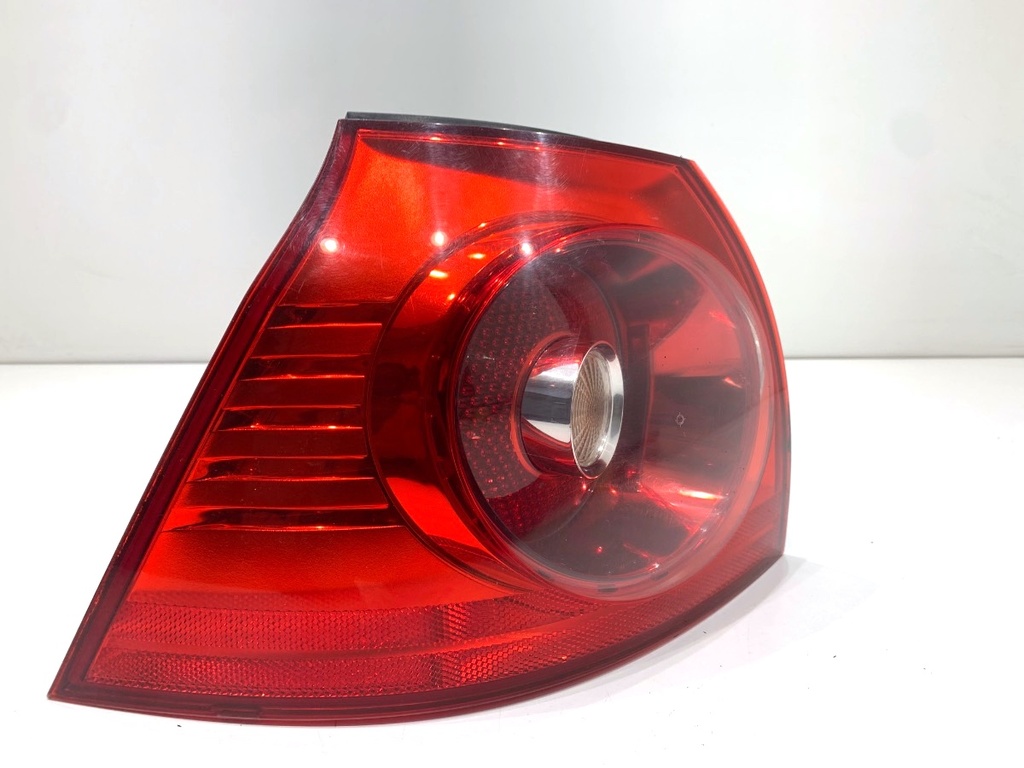 [STARK-836356] Piloto trasero derecho VW GOLF V (1K1)