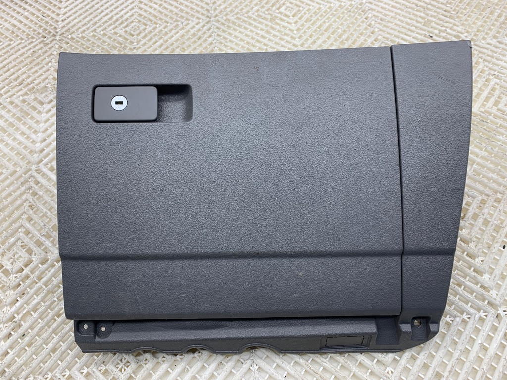 [STARK-847611] Guantera SEAT Alhambra (710, 711)