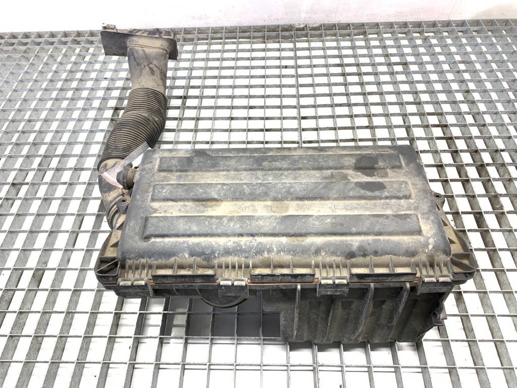 [STARK-864697] Caja de filtro de aire Skoda Fabia II (542)