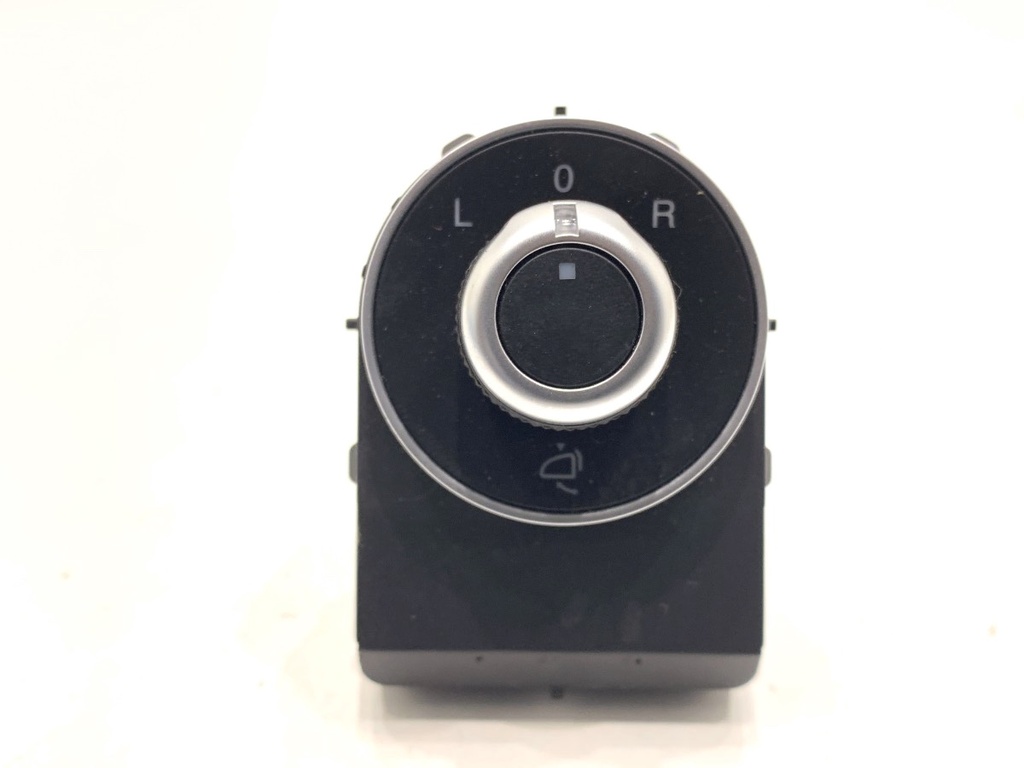 [STARK-874856] Mando de regulación de retrovisores Alfa Romeo Stelvio (949_)