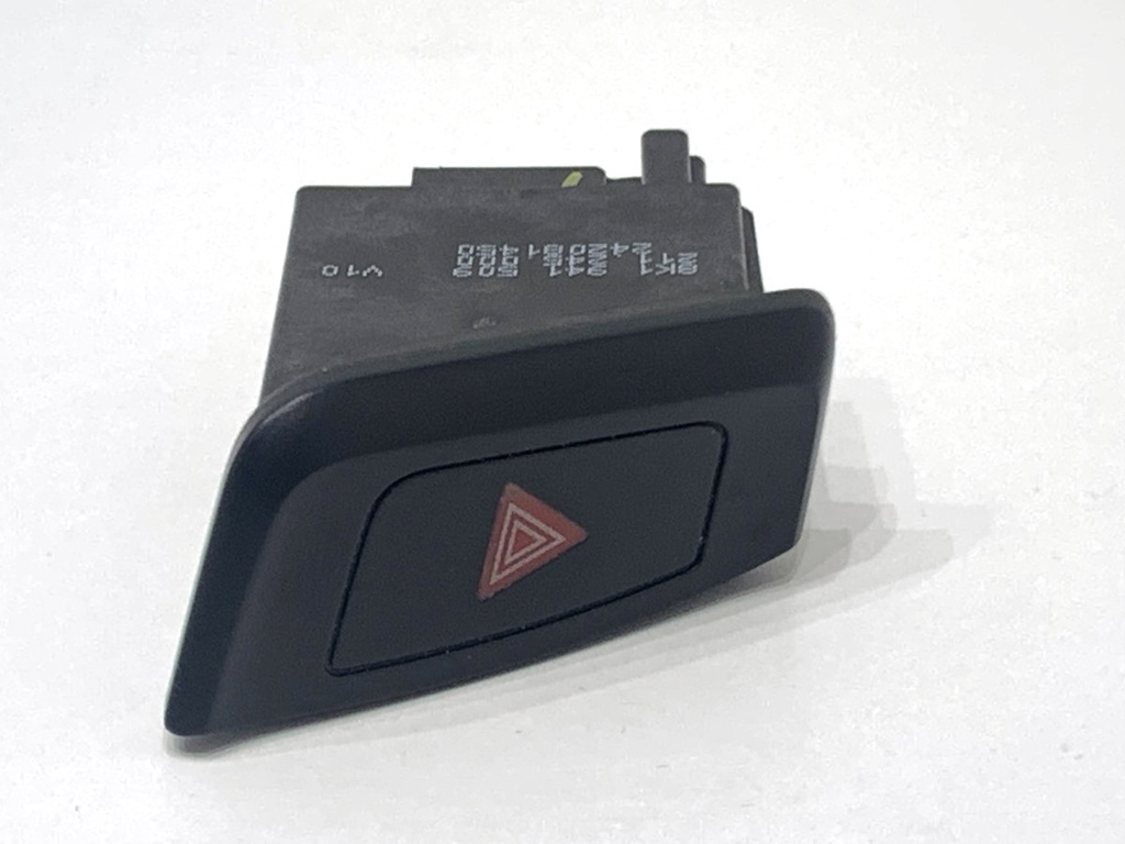 [STARK-875597] Interruptor de luces de emergencia Audi A4 B8 (8K2)