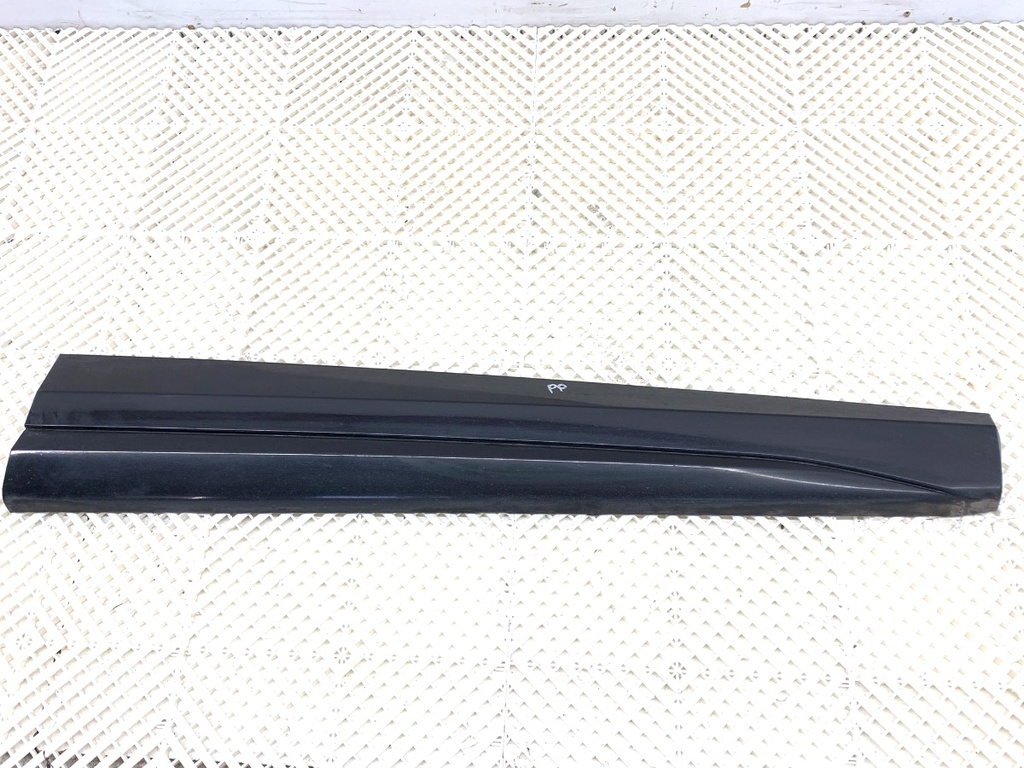 [STARK-876661] Moldura de puerta delantera derecha Cupra Formentor (KM7)