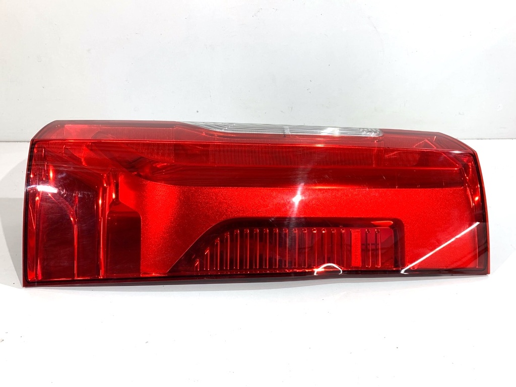 [STARK-880259] Piloto trasero derecho Mercedes-Benz eSprinter Skrzynia (B910) 2020-2022
