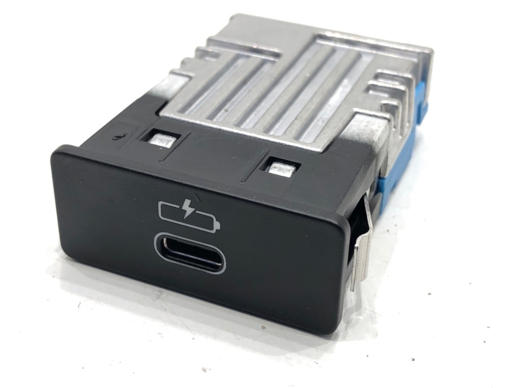 [STARK-878885] Puerto USB BMW X4 (G02, F98)