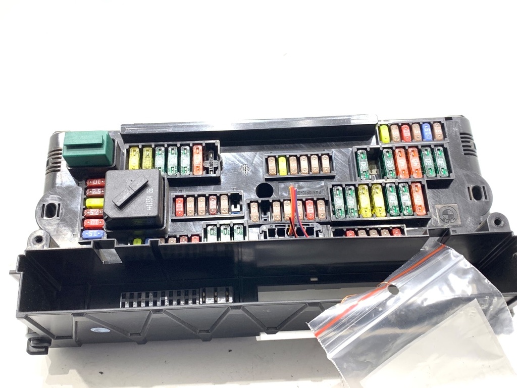[STARK-880048] Caja de fusibles BMW 5 Touring (F11)