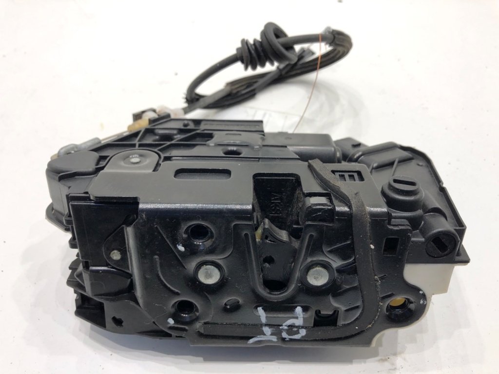 [STARK-880363] Cerradura de puerta trasera derecha SKODA SUPERB II