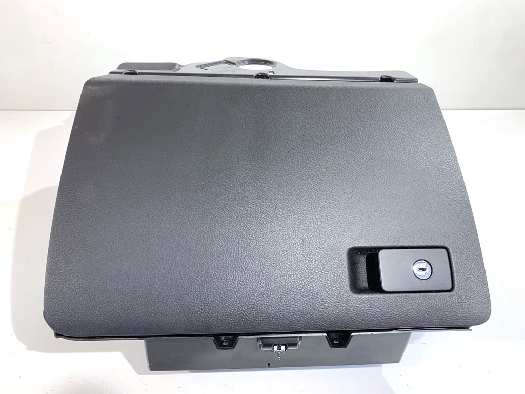 [STARK-894722] Guantera VW Passat CC B6