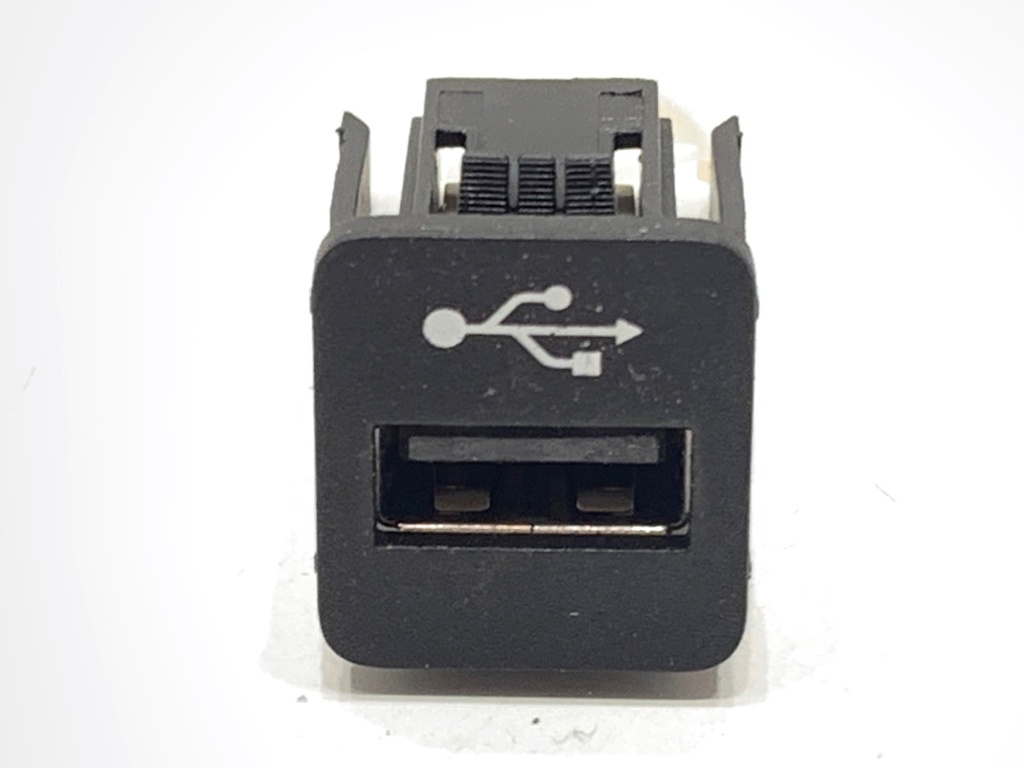 [STARK-906189] Puerto USB BMW Serie 3 Touring (G21, G81)