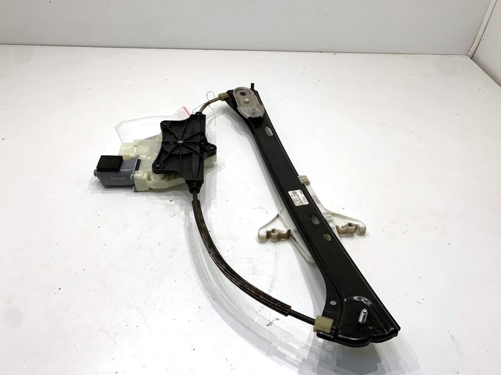 [STARK-912200] Elevalunas trasero derecho VW Passat B8