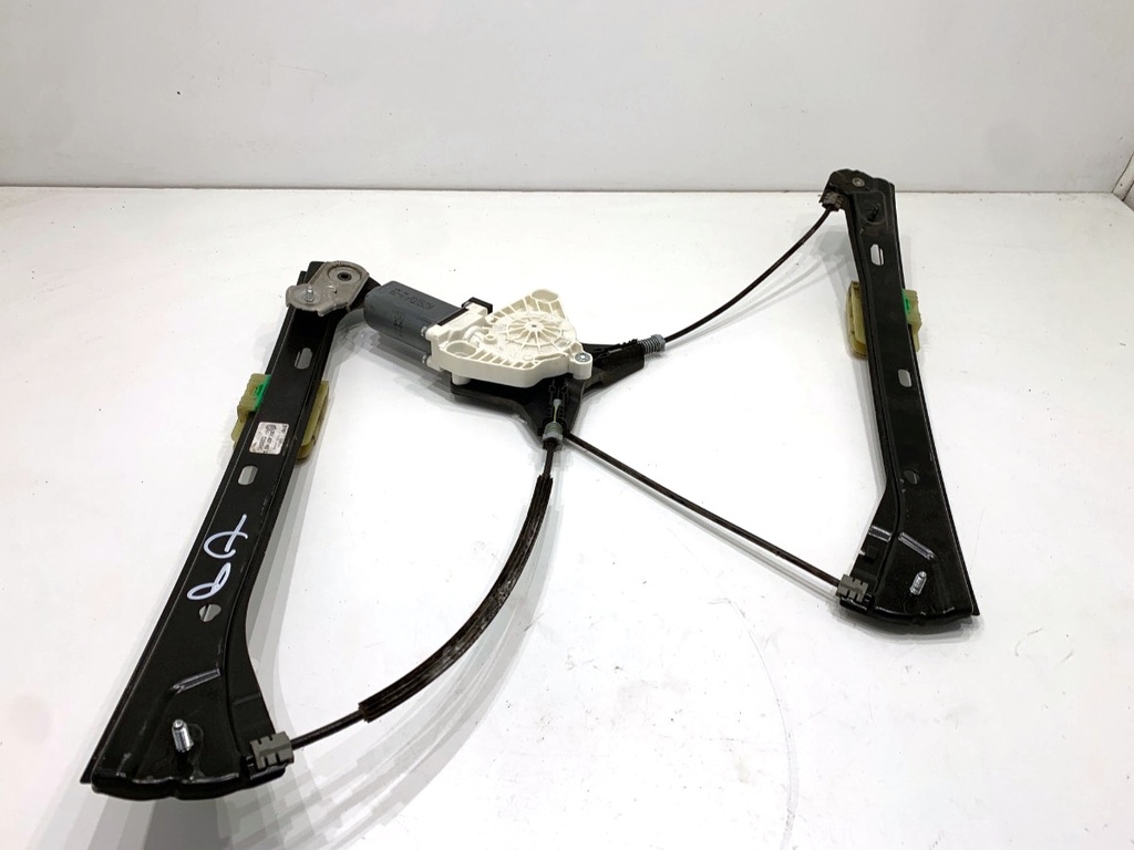 [STARK-912201] Elevalunas delantero derecho VW Passat B8