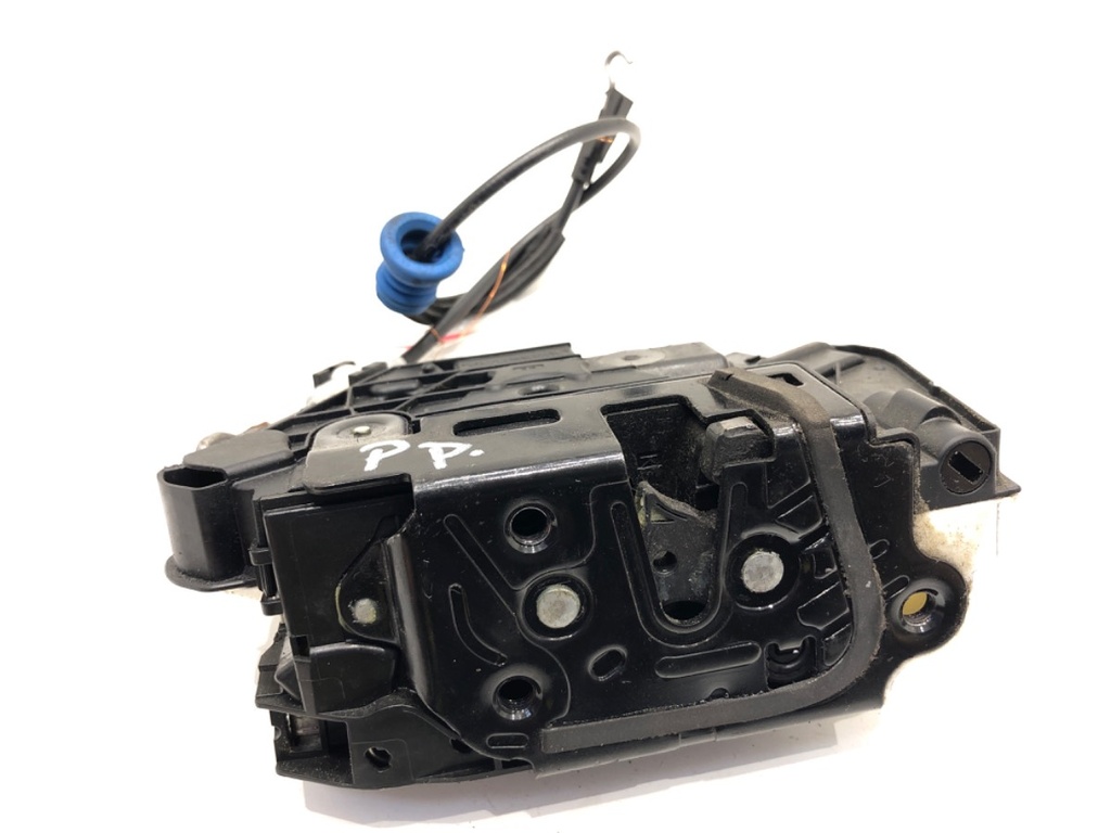[STARK-914041] Cerradura de puerta delantera derecha VW CC B7