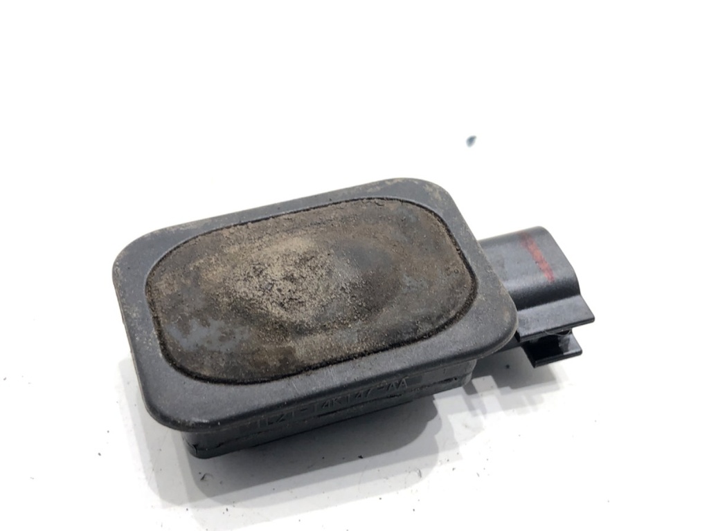 [STARK-914456] Maneta de portón trasero Ford Kuga II (DM2)