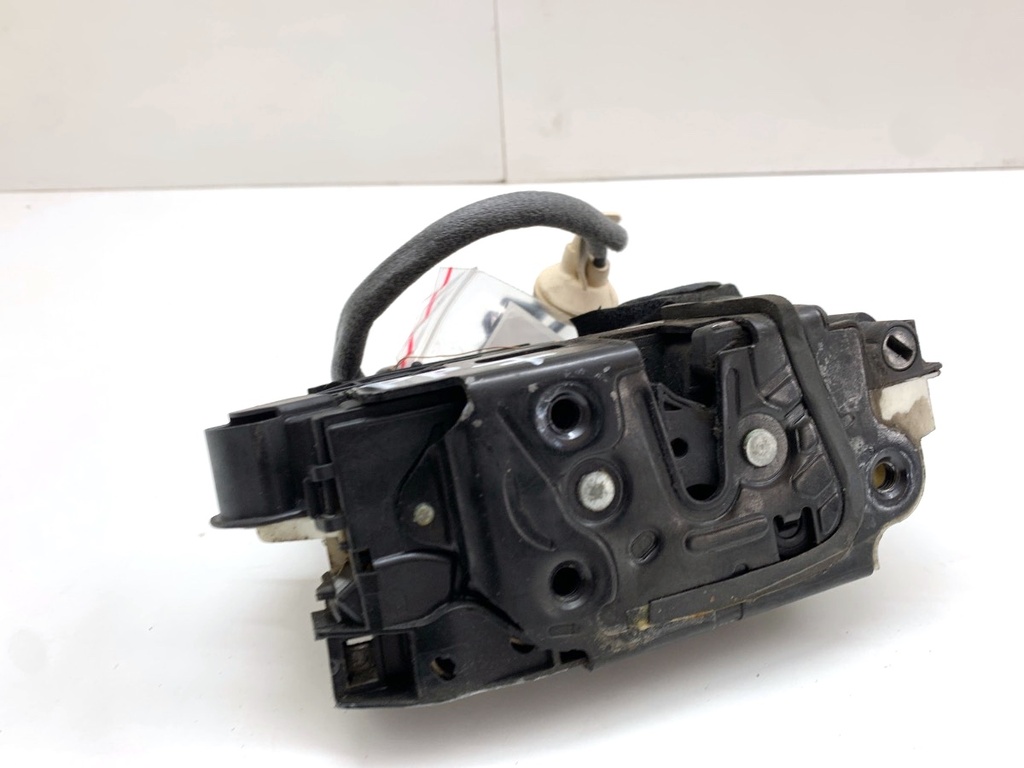 [STARK-916875] Cerradura de puerta delantera derecha VW Golf VII Variant
