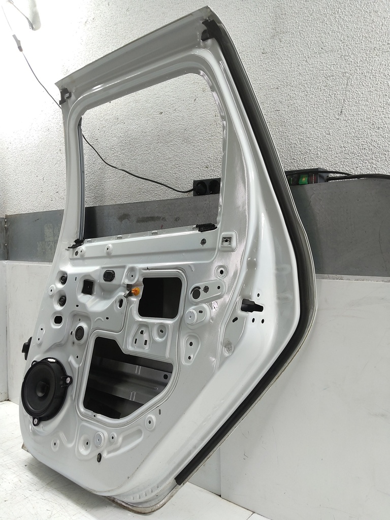 [MTD-537468] Puerta trasera derecha Dacia Duster
