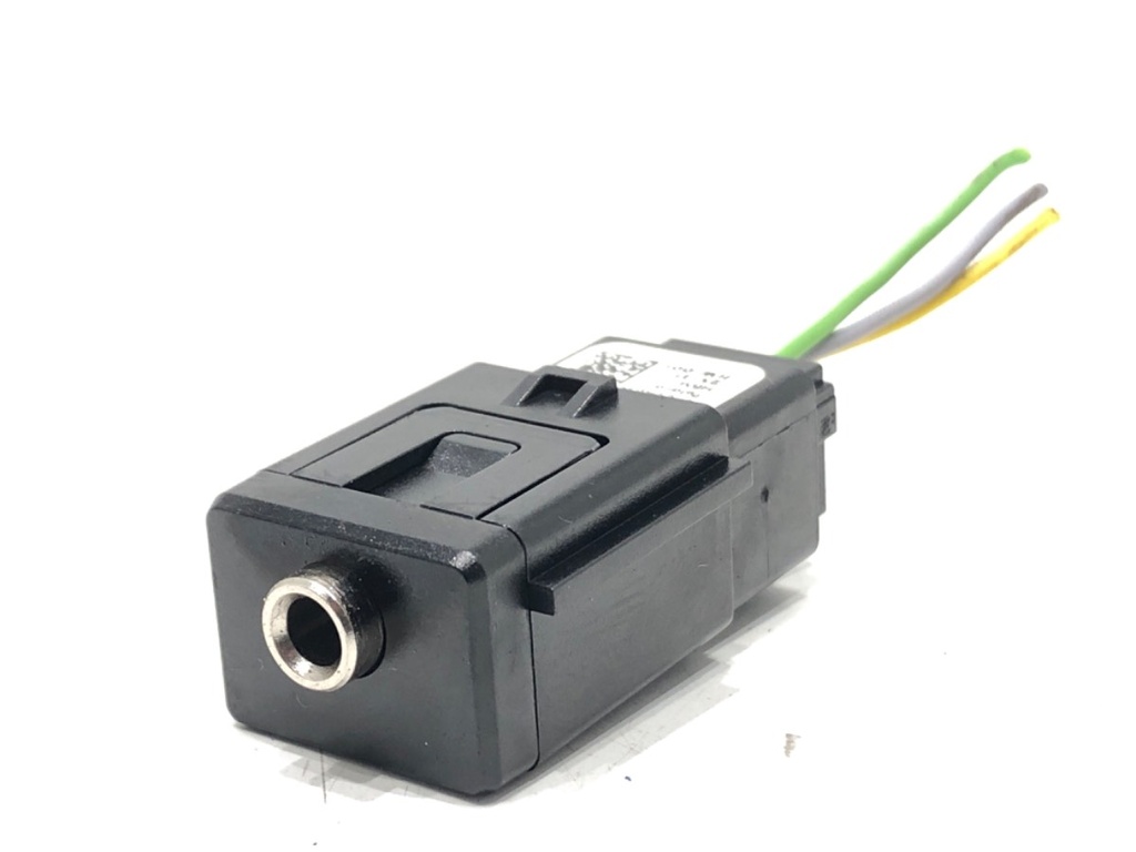 [STARK-675616] Puerto USB Skoda Octavia III