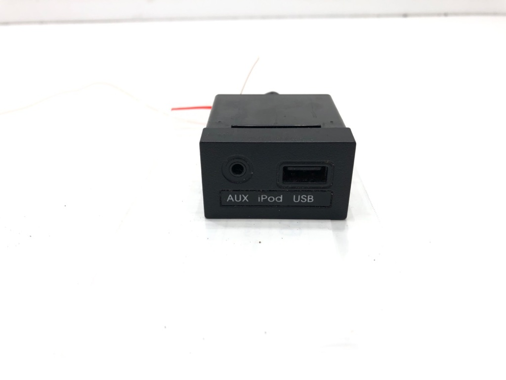 [STARK-683936] Puerto USB Hyundai Elantra V