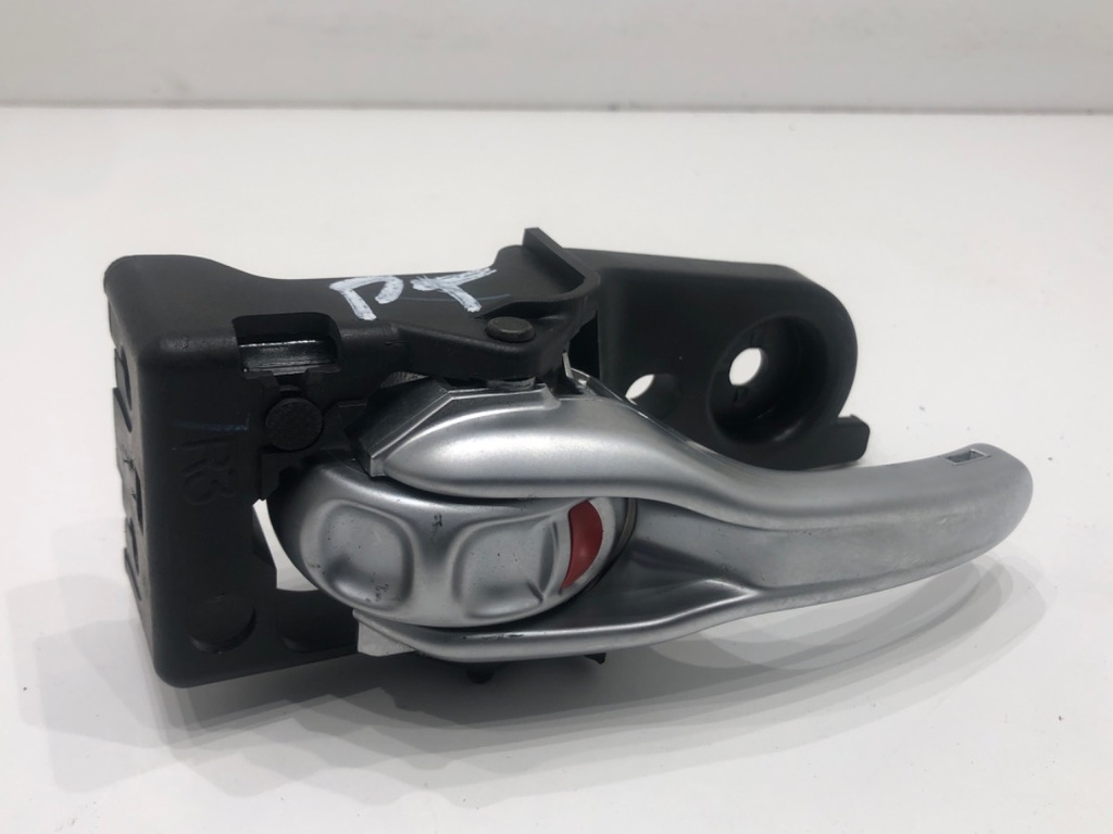 [STARK-687039] Maneta interior trasera derecha Jeep Cherokee (KL)