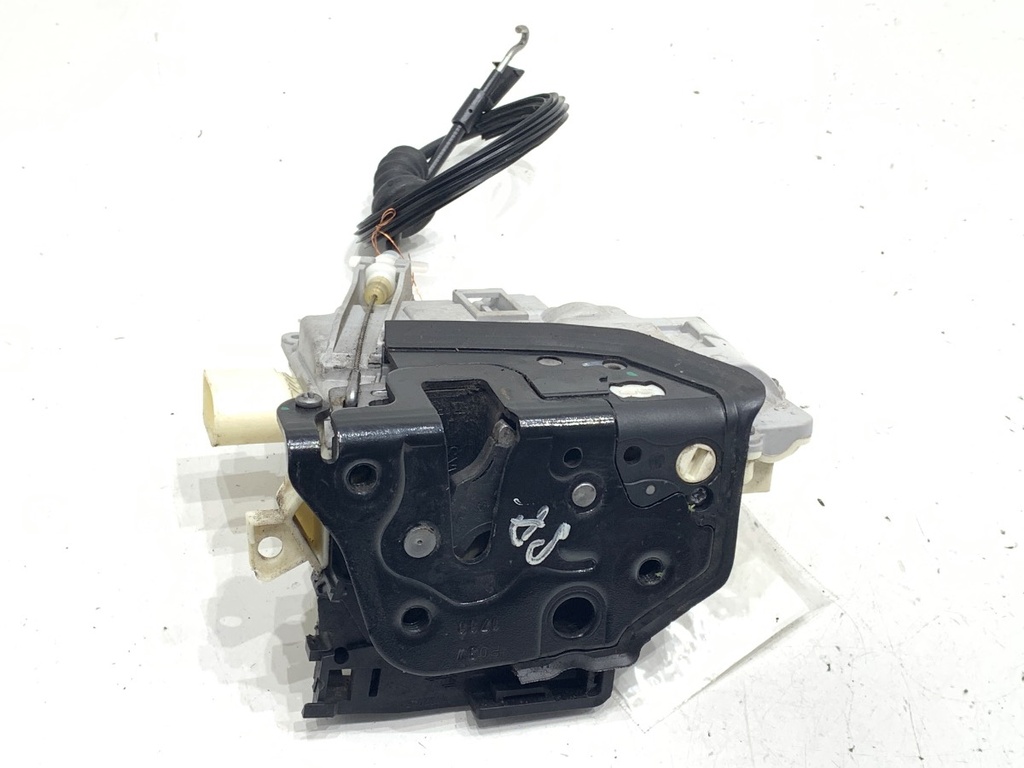 [STARK-704490] Cerradura de puerta delantera derecha VW Passat B7 Variant