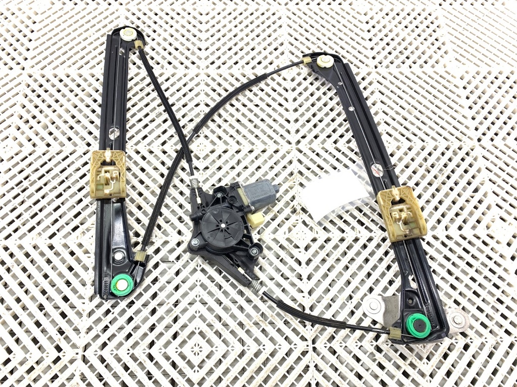 [STARK-707063] Elevalunas delantero derecho VW Golf VII