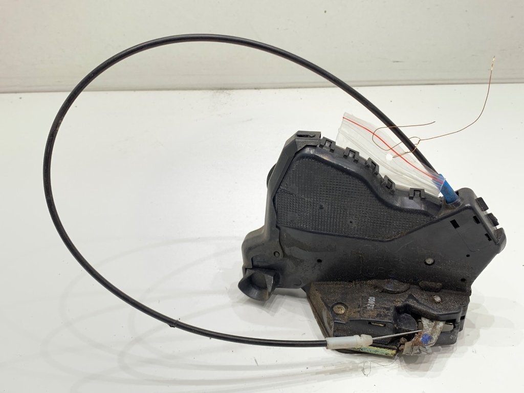 [STARK-711087] Cerradura de puerta delantera derecha TOYOTA AVENSIS