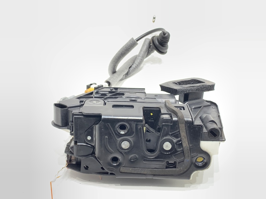 [STARK-714682] Cerradura de puerta delantera derecha Skoda Rapid