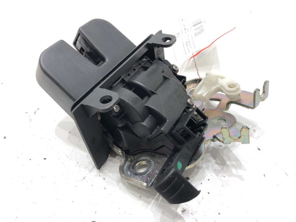 [STARK-714684] Cerradura de portón trasero Skoda Rapid (NH3, NK3, NK6)