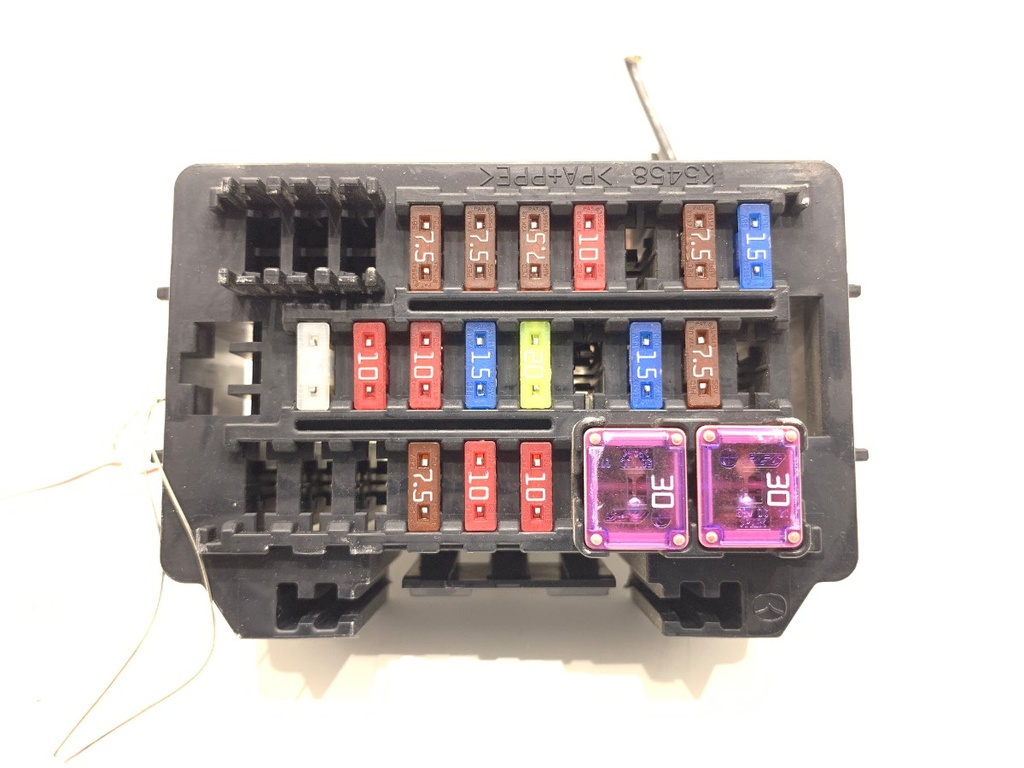 [STARK-716077] Caja de fusibles Mazda CX-9