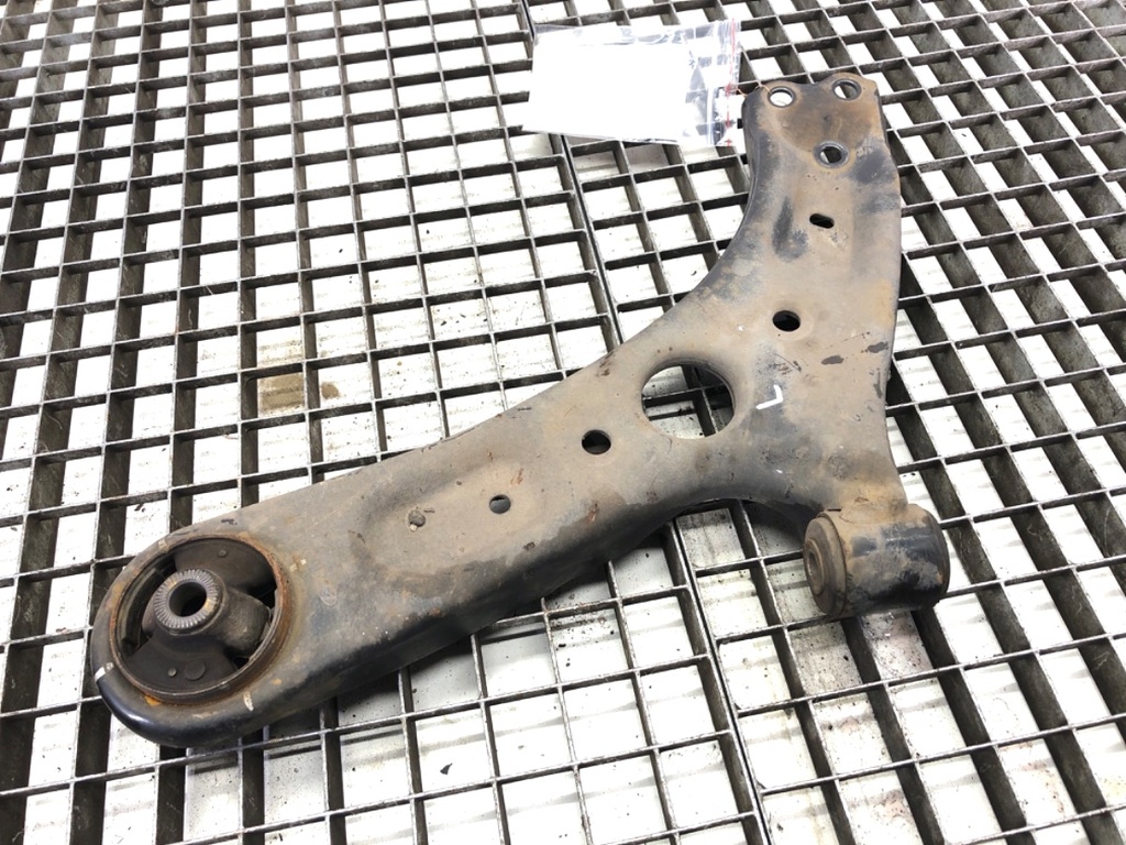 [STARK-721246] Paso de rueda delantero izquierdo Hyundai i30 (GD)