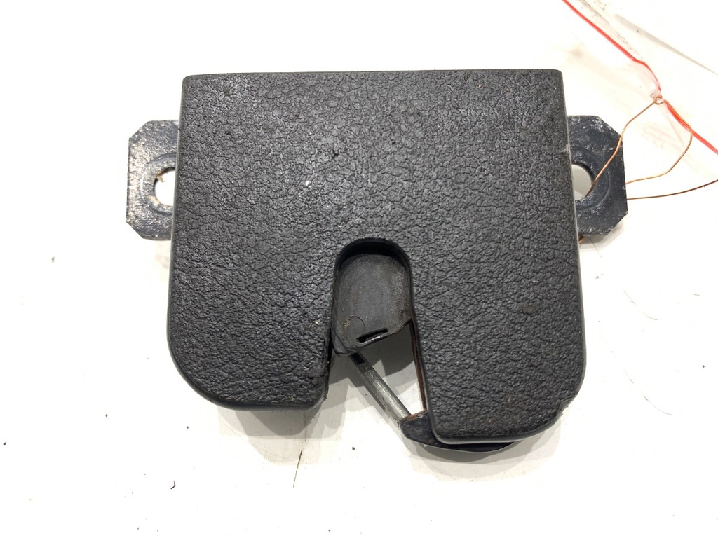 [STARK-726945] Cerradura de portón trasero VW PASSAT B5 (3B2)