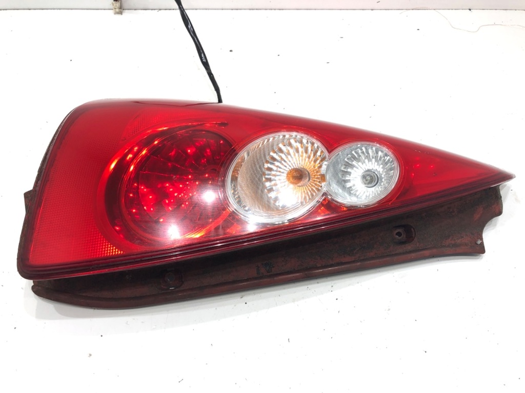 [STARK-727170] Piloto trasero izquierdo Mazda 5 (CR19) 2005-2010