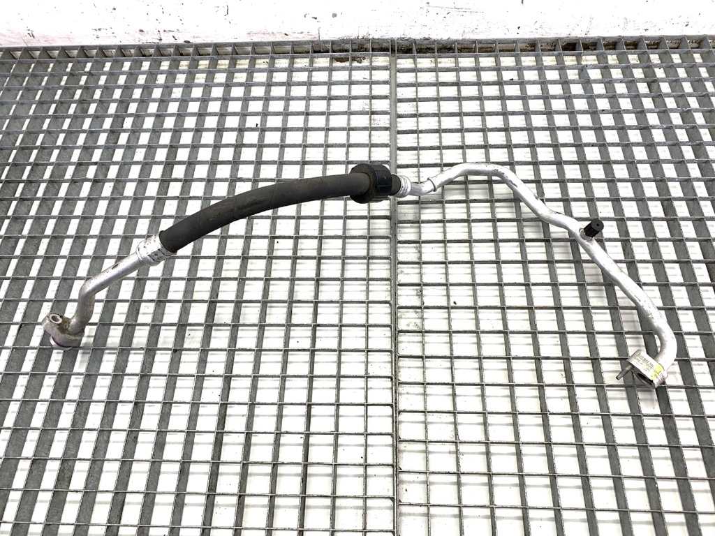 [STARK-728847] Tubo de aire acondicionado VW Golf VII