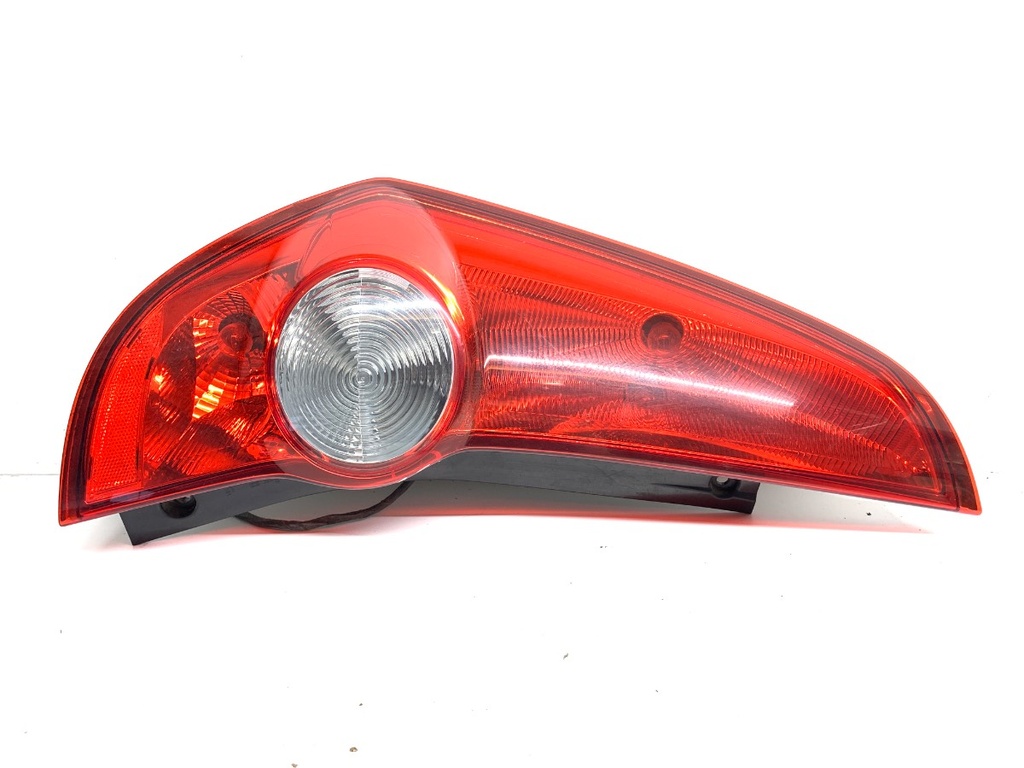 [STARK-734046] Piloto trasero izquierdo Opel Agila B (H08) 2008-2014