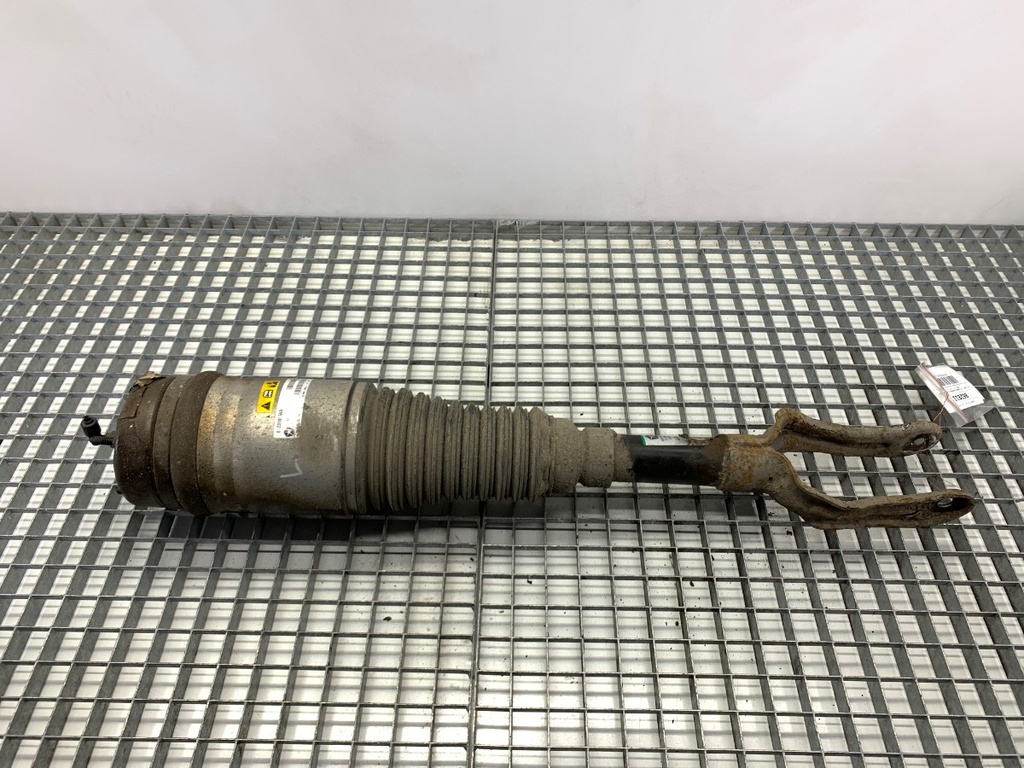 [STARK-862811] Amortiguador delantero izquierdo JEEP Grand Cherokee IV (WK, WK2) 2010-2022