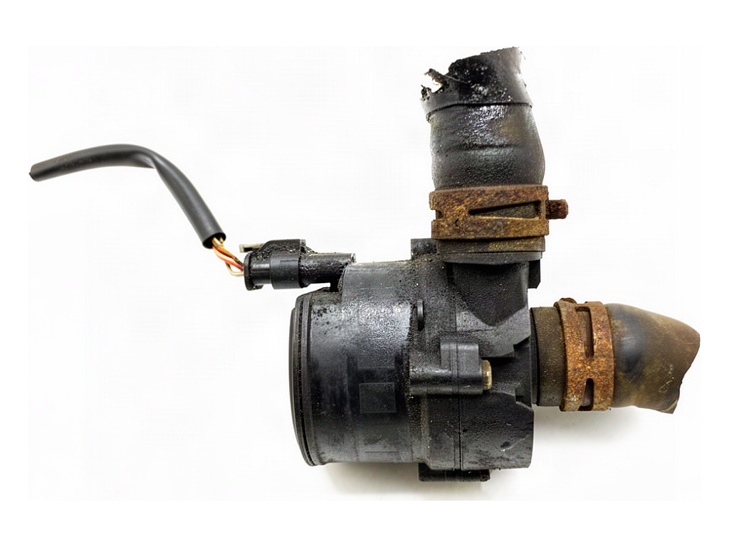 [STARK-948951] Bomba de agua adicional VW GOLF VII Variant
