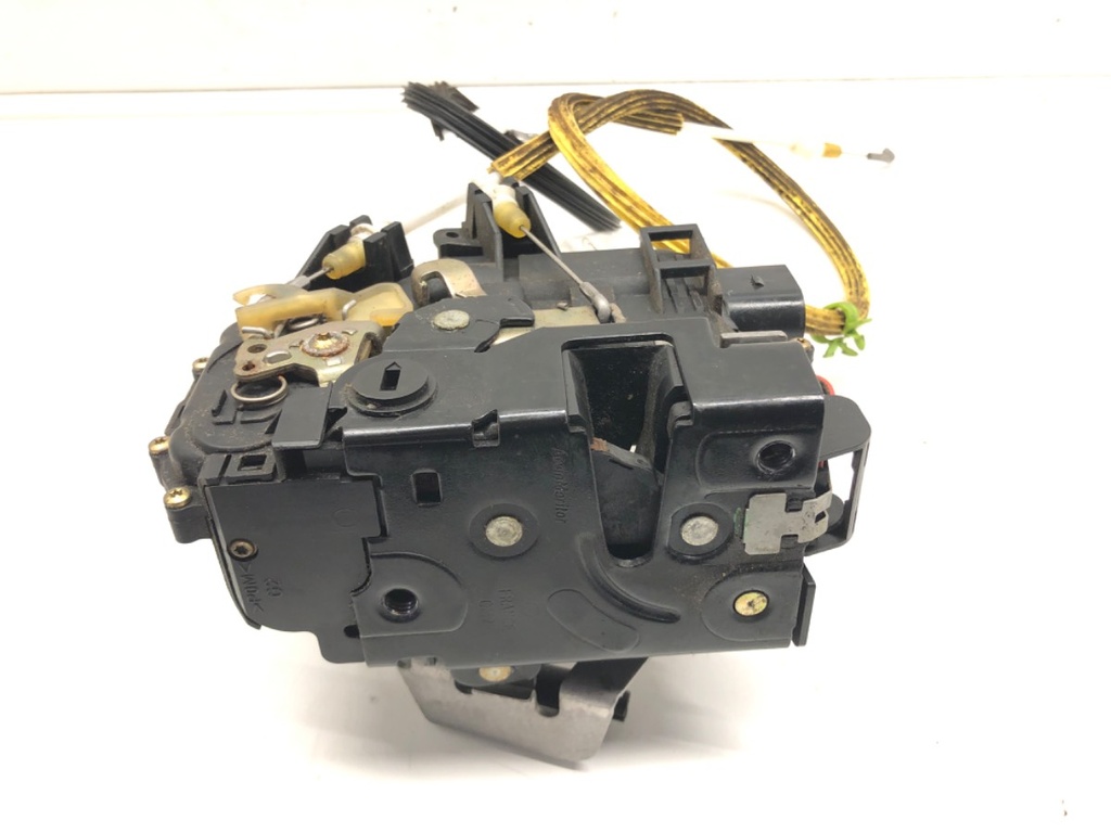 [STARK-572991] Cerradura de puerta trasera izquierda Audi A6 C5 (4B2)