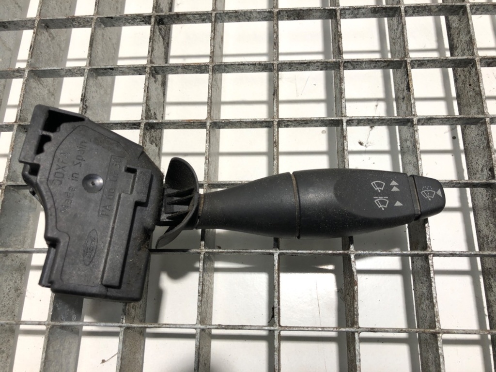 [STARK-584252] Mando de limpiaparabrisas Ford Transit Autobus 2000-2006