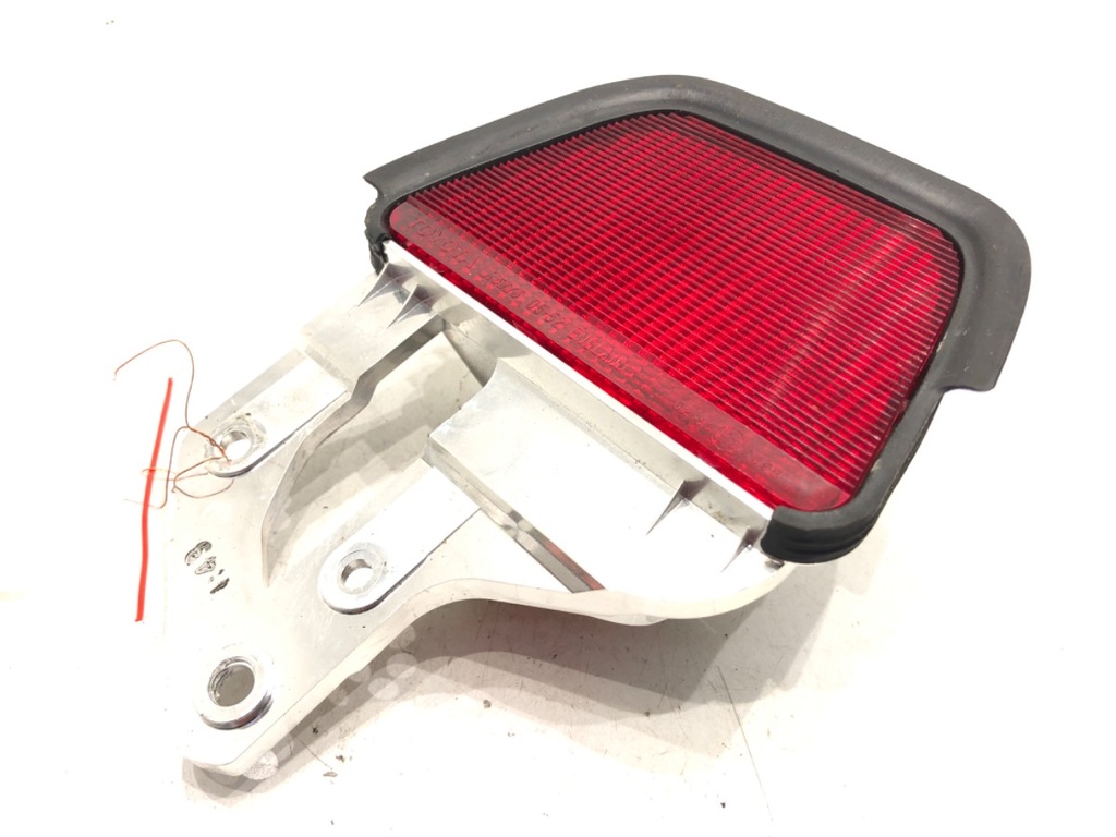 [STARK-585599] Luz de freno Toyota Avensis Kombi